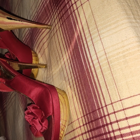 Bakers Red High Heels 👠😍 with Rose Accent Size 8 - Picture 8 of 16